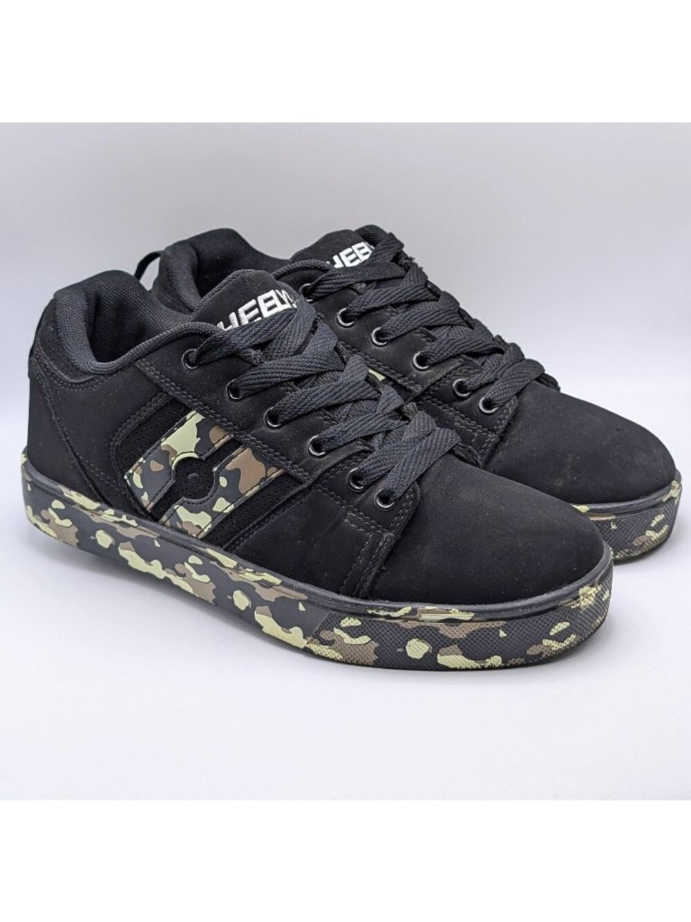 Heelys Boys Mens Size 7 Racer 20 Wheeled Shoes Sneakers Black & Green Camo Lace